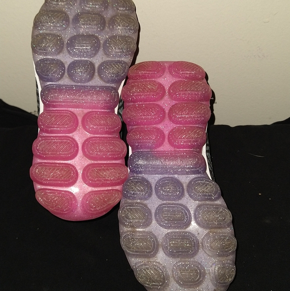 BEYOND Comfy Lit'l Girls Skechers 10.5t! - Picture 9 of 10